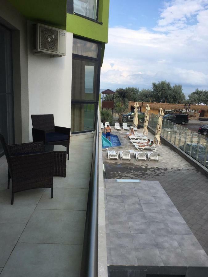 Umi Apartment Alezzi Resort Navodari Bagian luar foto