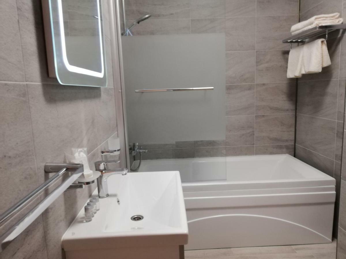 Umi Apartment Alezzi Resort Navodari Bagian luar foto